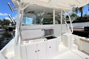 2016 Pursuit OS 385 Offshore thumbnail 15
