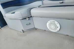 Photo 3331546 for 2000 Other Marell 25 SIDE ENTRY  