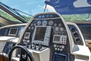 2005 Pershing 76 Motor Yacht thumbnail 11