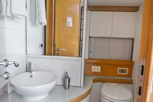 2005 Pershing 76 Motor Yacht thumbnail 30