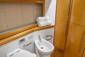 2005 Pershing 76 Motor Yacht thumbnail 21