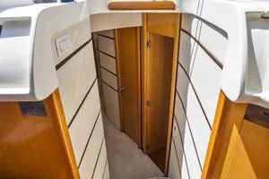 2005 Pershing 76 Motor Yacht thumbnail 15