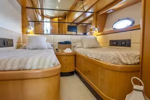 2005 Pershing 76 Motor Yacht thumbnail 27