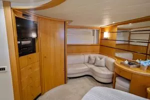 2005 Pershing 76 Motor Yacht thumbnail 19