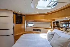 2005 Pershing 76 Motor Yacht thumbnail 24