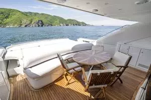 2005 Pershing 76 Motor Yacht thumbnail 3