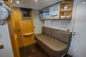 2005 Pershing 76 Motor Yacht thumbnail 35