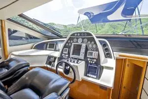 2005 Pershing 76 Motor Yacht thumbnail 10