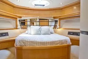 2005 Pershing 76 Motor Yacht thumbnail 23
