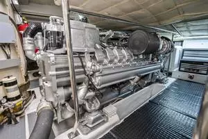 2005 Pershing 76 Motor Yacht thumbnail 45