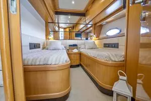 2005 Pershing 76 Motor Yacht thumbnail 28