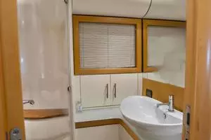 2005 Pershing 76 Motor Yacht thumbnail 26