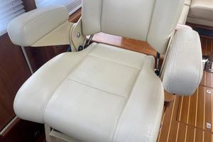 Sabre 48 - Shadowfax - Helm Seat
