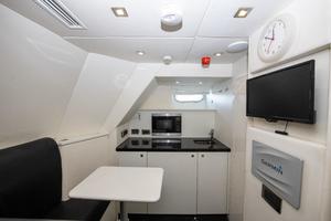 Sunseeker 88 Sofi V - Crew
