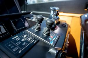 Sunseeker 88 Sofi V - Helm