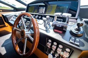 Sunseeker 88 Sofi V - Helm