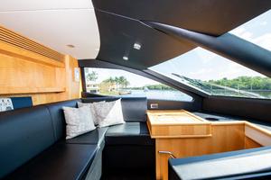 Sunseeker 88 Sofi V - Helm