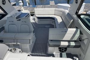 Photo 3345678 for 2020 Sea Ray 320 Sundancer Money in the Tank 