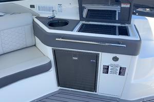 Photo 3345661 for 2020 Sea Ray 320 Sundancer Money in the Tank 