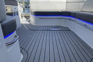 Photo 3345679 for 2020 Sea Ray 320 Sundancer Money in the Tank 