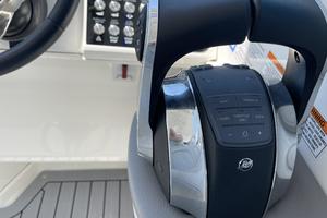 Photo 3345684 for 2020 Sea Ray 320 Sundancer Money in the Tank 