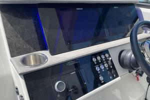 Photo 3345687 for 2020 Sea Ray 320 Sundancer Money in the Tank 