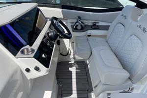 Photo 3345682 for 2020 Sea Ray 320 Sundancer Money in the Tank 