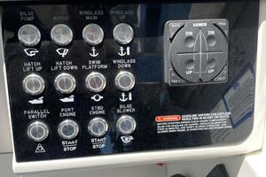 Photo 3345713 for 2020 Sea Ray 320 Sundancer Money in the Tank 