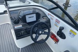 Photo 3351953 for 2019 Bayliner VR 6  