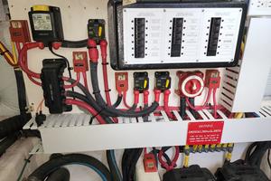 Photo 3359179 for 2013 Sabre 42 Salon Express Off The Hook 