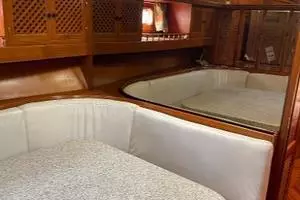 1989 Heritage East Sundeck Trawler thumbnail 13