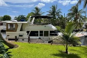 1989 Heritage East Sundeck Trawler thumbnail 1