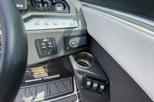 Photo 3369923 for 2021 Monterey 255 SS  