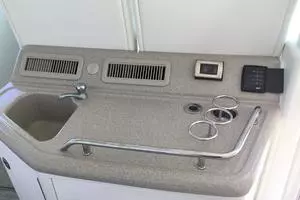 2005 Sea Ray 40 Motor Yacht thumbnail 27