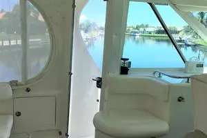 2005 Sea Ray 40 Motor Yacht thumbnail 29