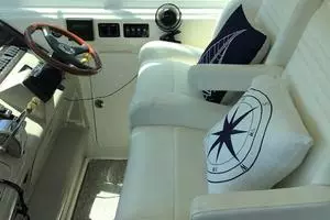 2005 Sea Ray 40 Motor Yacht thumbnail 25