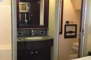 2005 Sea Ray 40 Motor Yacht thumbnail 23