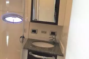 2005 Sea Ray 40 Motor Yacht thumbnail 12