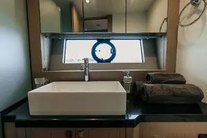 2018 Sunseeker Predator thumbnail 30