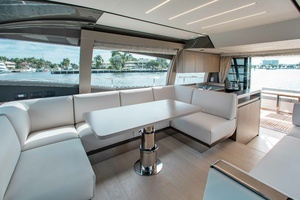 2022 Ferretti Yachts 550 thumbnail 9