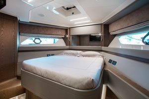 2022 Ferretti Yachts 550 thumbnail 21