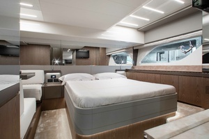 2022 Ferretti Yachts 550 thumbnail 17