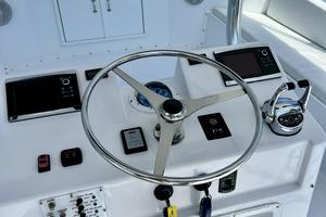 Hatteras 55 HOPE- Helm