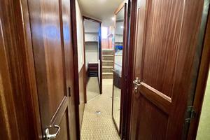 Hatteras 55 HOPE-Hallway Aft