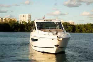 2019 Sea Ray Sundancer Coupe thumbnail 2