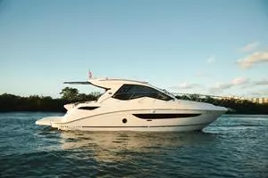 2019 Sea Ray Sundancer Coupe thumbnail 3