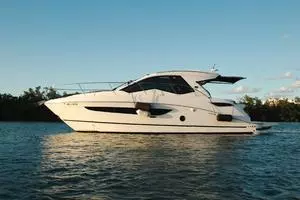 2019 Sea Ray Sundancer Coupe thumbnail 1