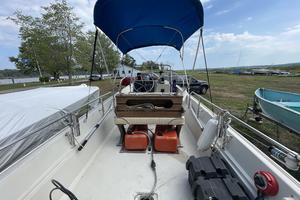 17ft Boston Whaler Yacht For Sale