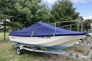 17ft Boston Whaler Yacht For Sale