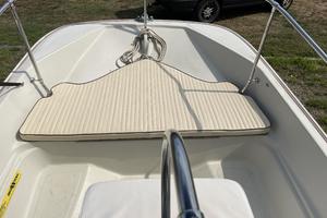 17ft Boston Whaler Yacht For Sale